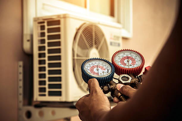 Professional Hvac technician working in Bellevue, WA
